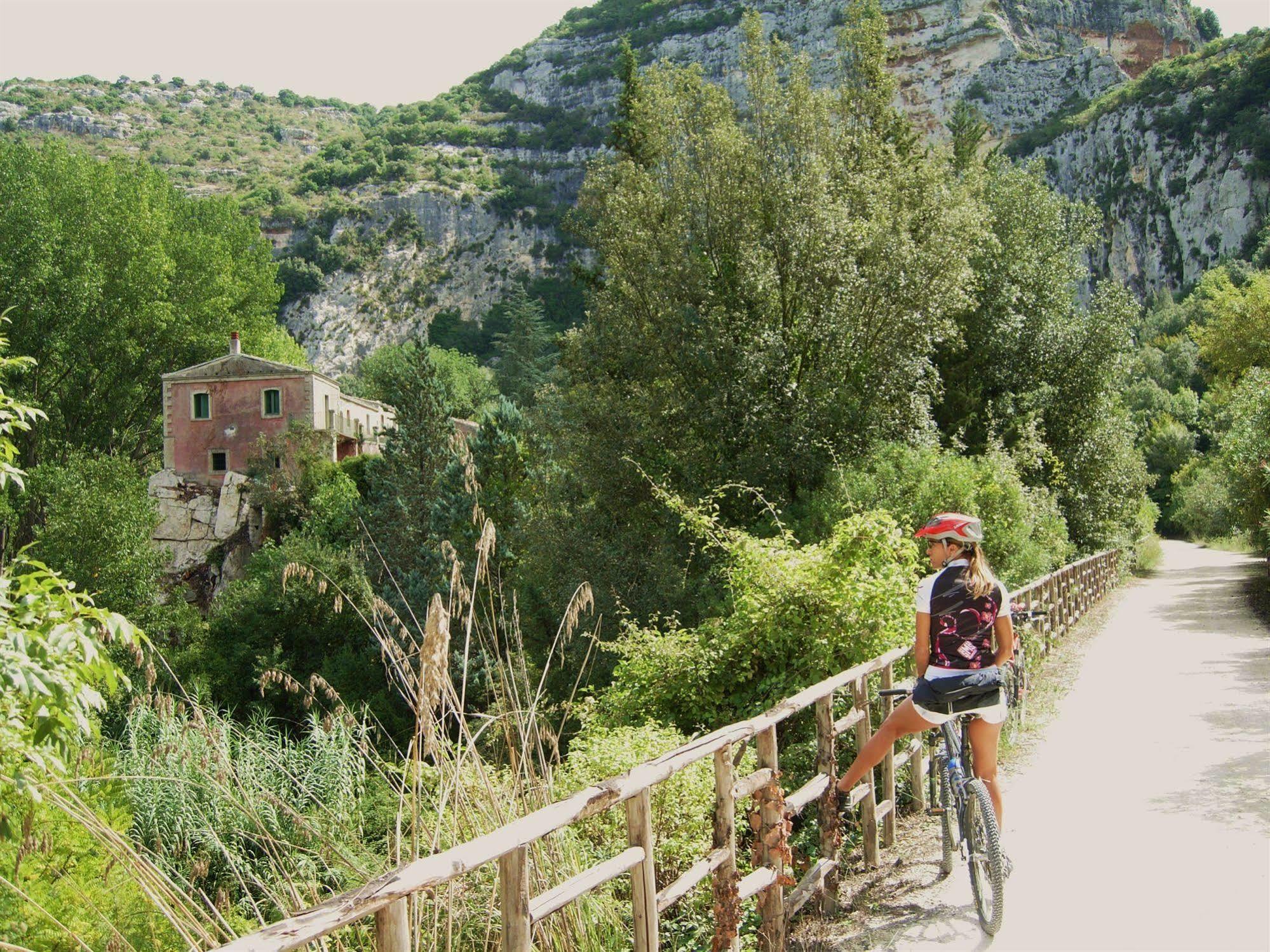 Parco Della Rocca Ξενοδοχείο Punta Braccetto Εξωτερικό φωτογραφία